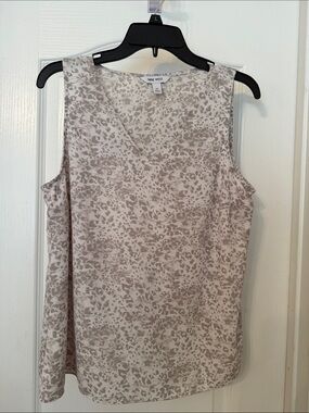 Nine West grey and white Printed V-Neck Sleeveless Camisole medium